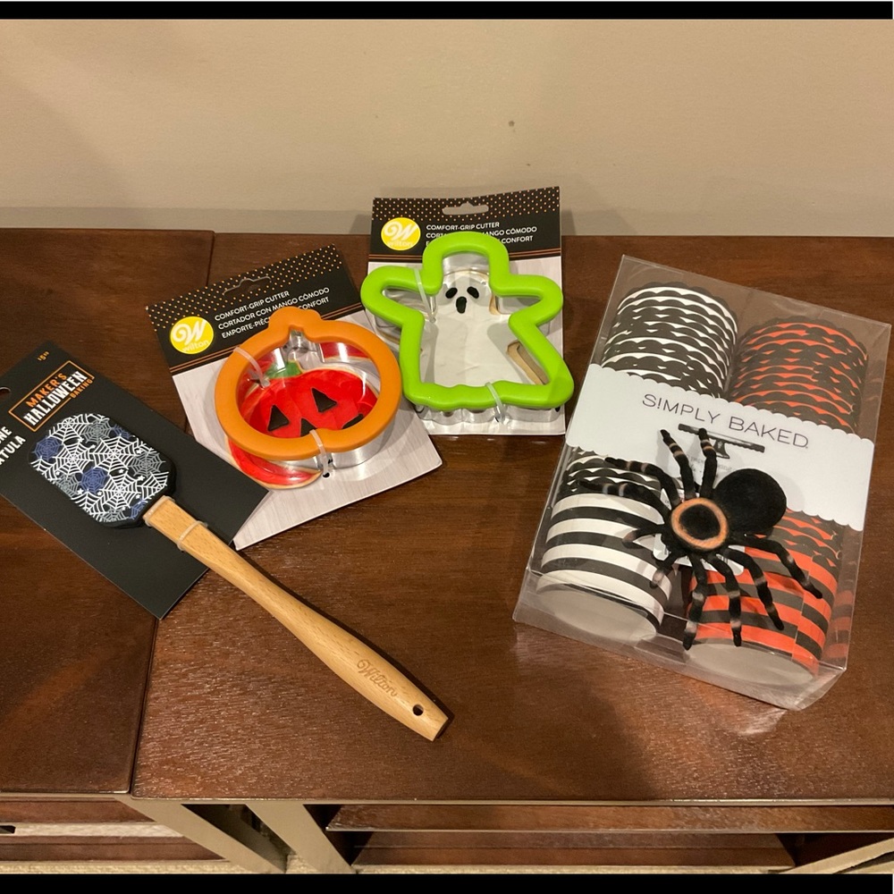 Wilton Halloween Treats Baking Tools 🎃
